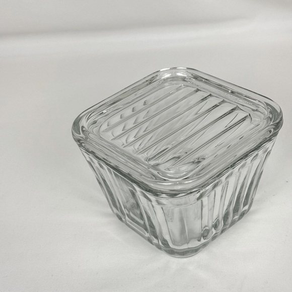 VTG - Anchor Hocking Square Refrigerator Dish w/ Lid - Picture 2 of 6